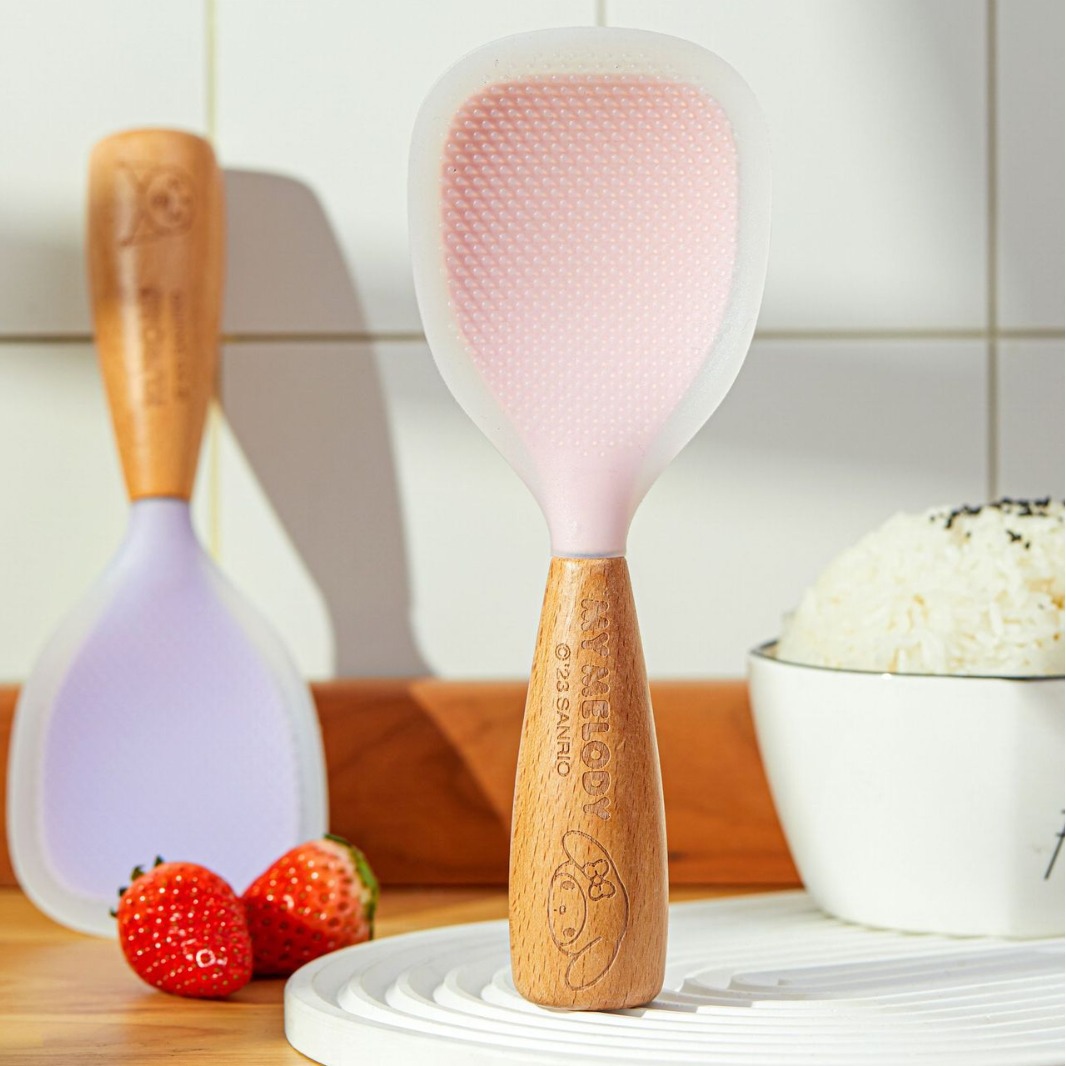 東莞<a href='http://m.stblueangel.com/Products/shuangseguijiaoweizu.html' class='keys' title='點擊查看關于硅膠制品廠的相關信息' target='_blank'>硅膠制品廠</a>:硅膠餐具與塑膠日用品它們的區別 東莞硅膠制品廠:硅膠餐具與塑膠日用品它們的區別